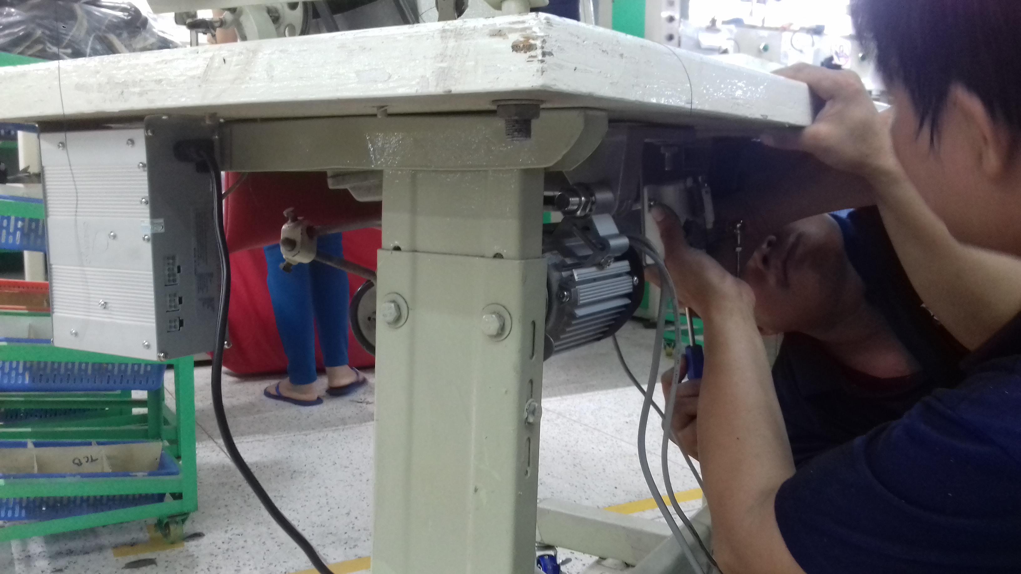 Lắp đặt đ&ocirc;̣ng cơ servo tại nhà máy d&ecirc;̣t may T&acirc;y Ninh 2018